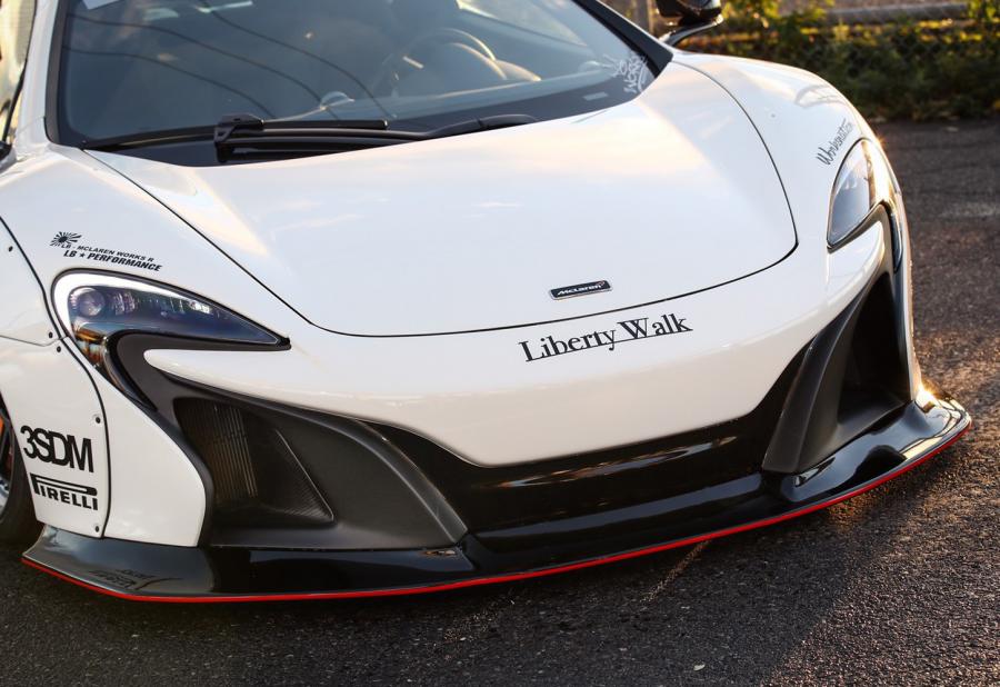 Детали экстерьера McLaren 650S in White by Liberty Walk 2016 года  (фото 8 из 8)